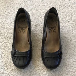 Brown Mudd Size 7 Heels.